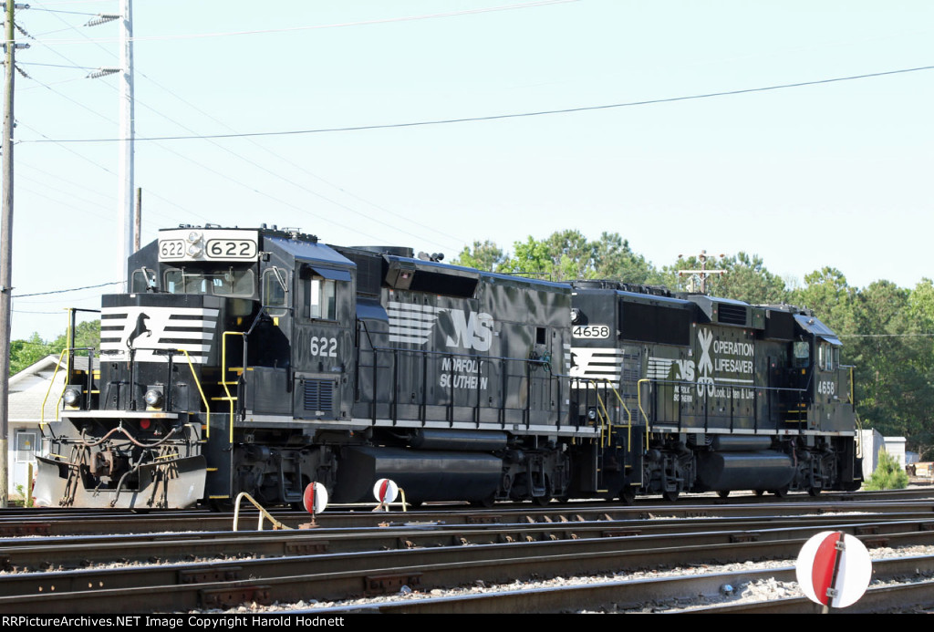 NS 622 & 4658 in Glenwood Yard